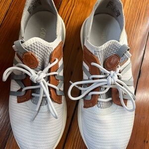 OluKai Mio Lī men's athletic shoes. Size 8.5